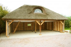 Traditionele bijgebouwen van Eiken & Riet