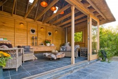 Tuinpaviljoen Antibe  |   Beton/tegelvloer en opgemetselde basisrand voor optimale fundering. Ramen en deuren naar keuze.